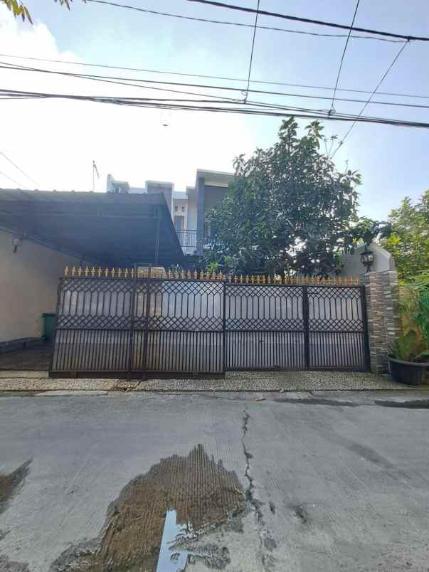 rumah mewah 2 lantai semi furnish 10 menit tol bekasi