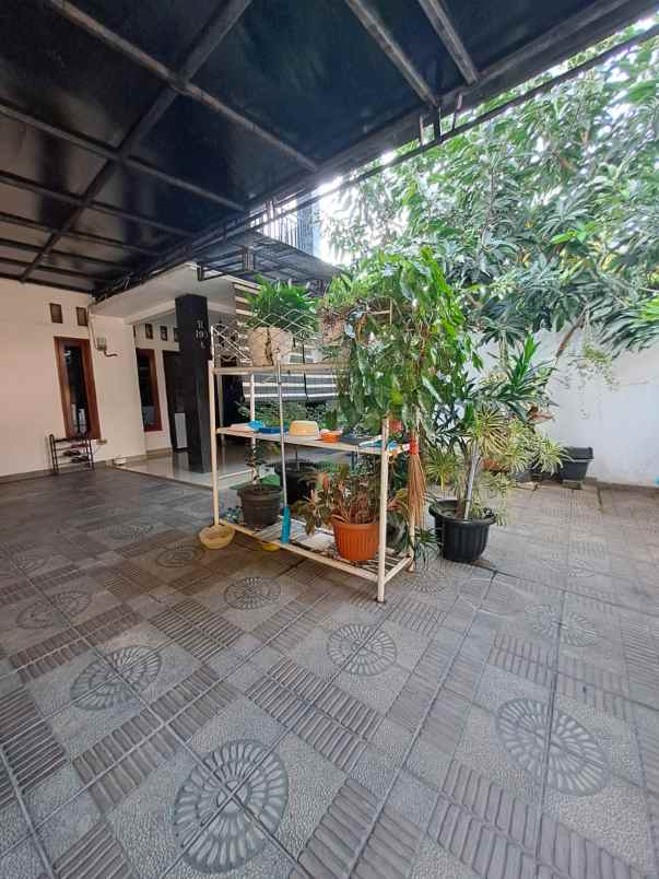 rumah mewah 2 lantai semi furnish 10 menit tol bekasi