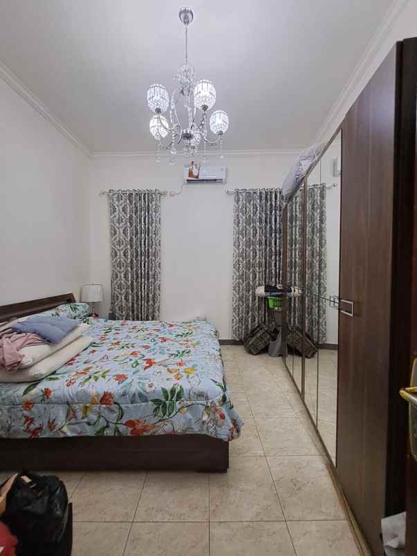 rumah mewah 2 lantai semi furnish 10 menit tol bekasi