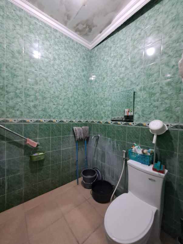 rumah mewah 2 lantai semi furnish 10 menit tol bekasi