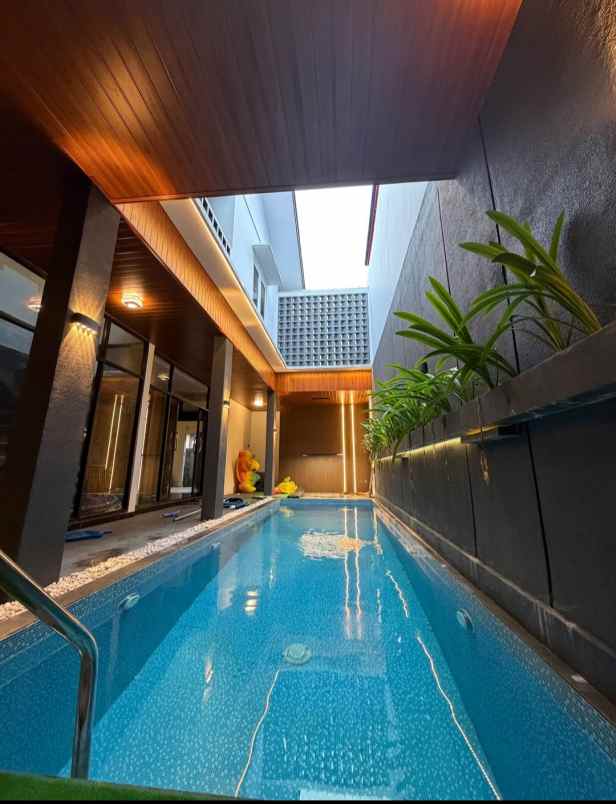 rumah mewah ada kolam renang lokasi serdam
