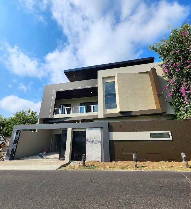 rumah mewah view sawahan ada private pool di ngaglik