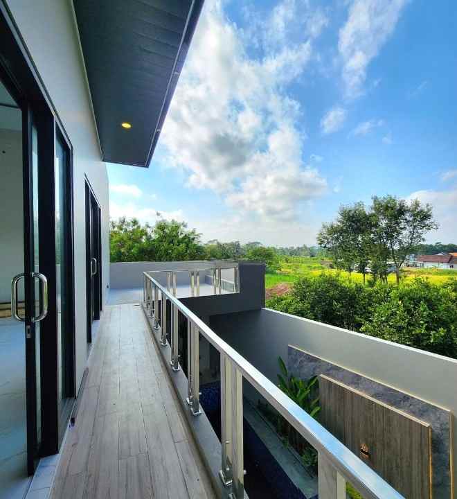 rumah mewah view sawahan ada private pool di ngaglik