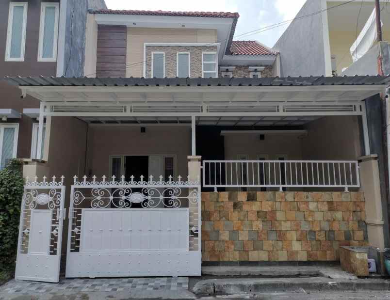 rumah pakuwon city minimalis siap huni strategis