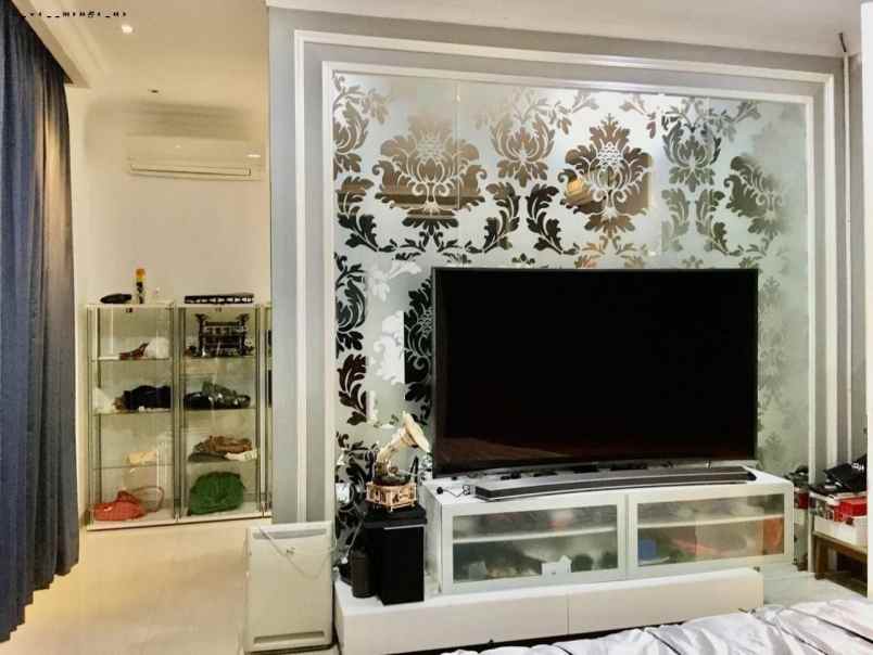 rumah santiago rosa pakuwon city minimalis strategis