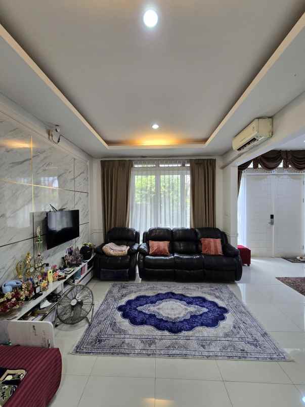 rumah second di metland menteng cakung