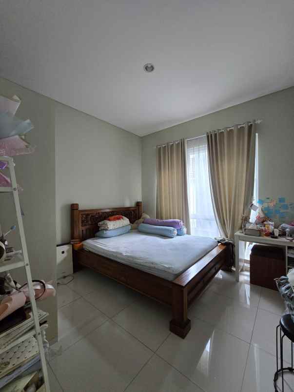 rumah second di metland menteng cakung