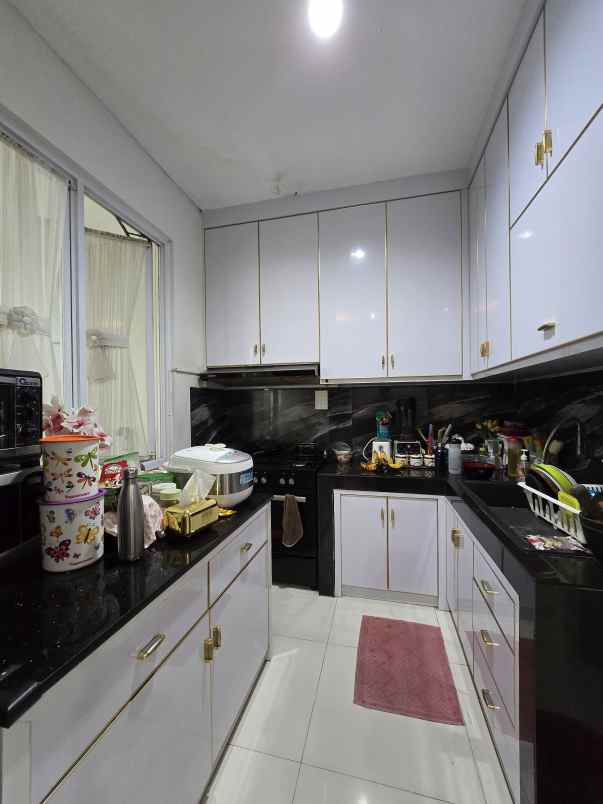 rumah second di metland menteng cakung