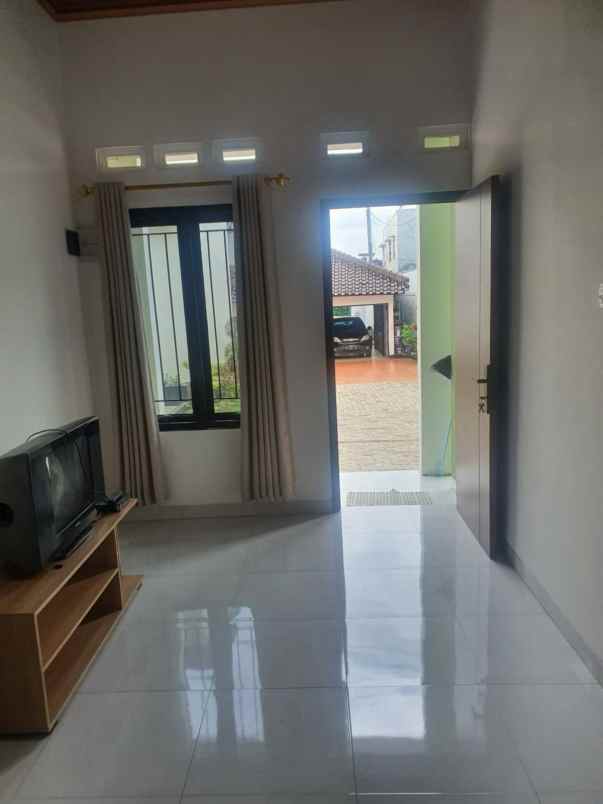 rumah siap huni 2 lantai dekat halim