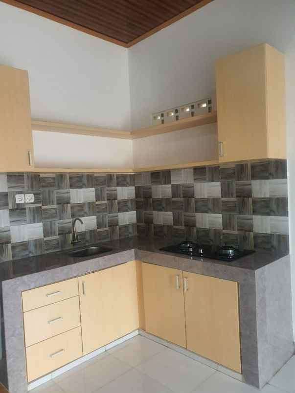 rumah siap huni 2 lantai dekat halim