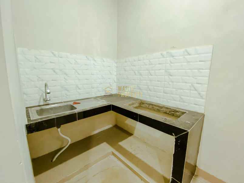 rumah siap huni 2 lantai full furnish dekat kampus upn