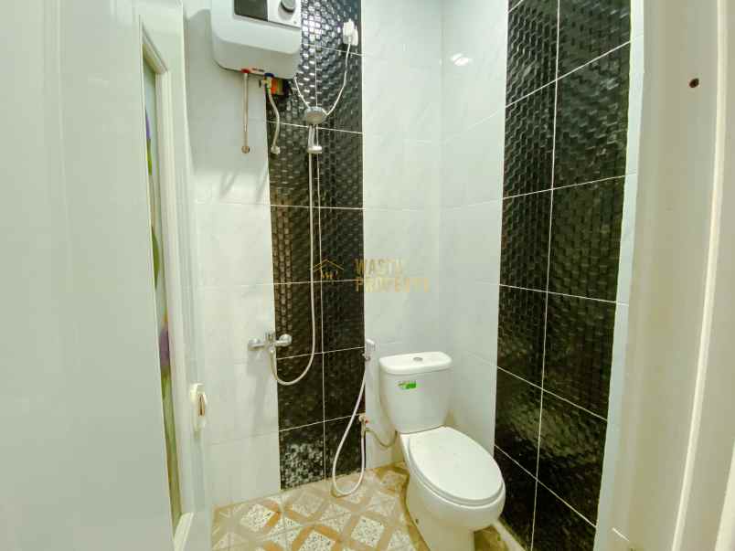 rumah siap huni 2 lantai full furnish dekat kampus upn