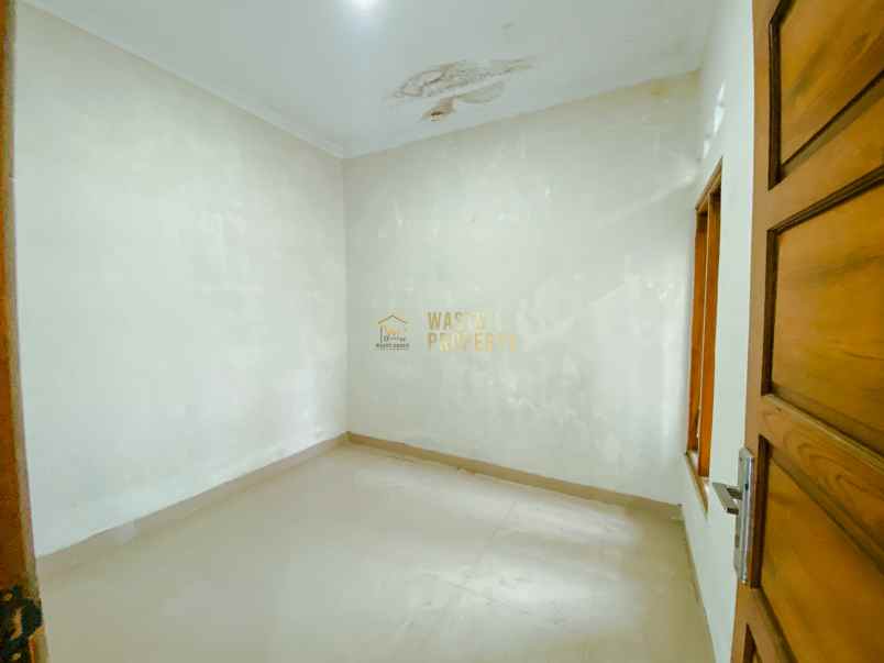 rumah siap huni 2 lantai full furnish dekat kampus upn