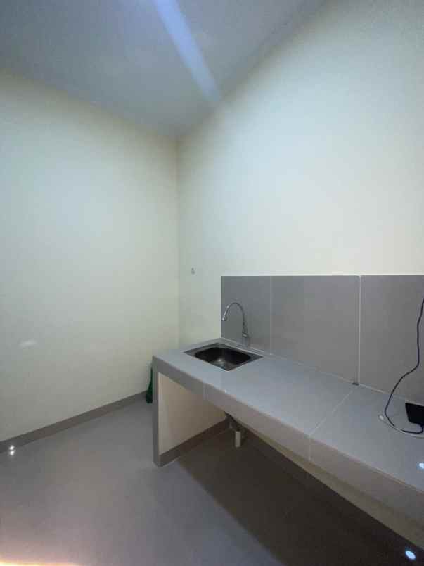 rumah siap huni pinggir jalan di kota depok strategis