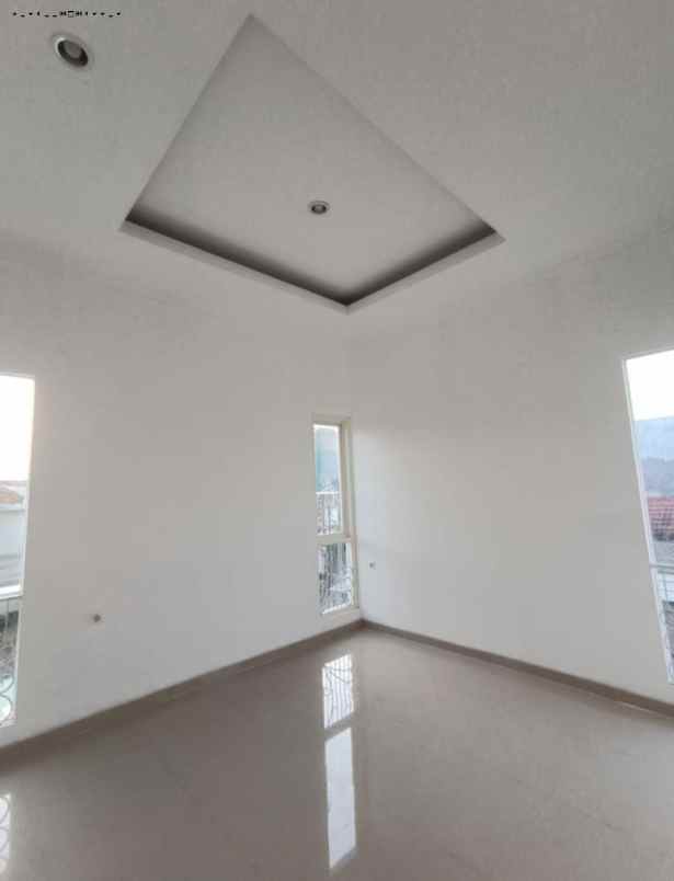 rumah sutorejo tengah minimalis strategis