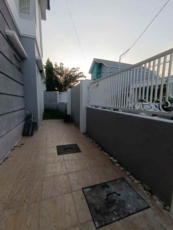 rumah sutorejo tengah strategis pln 1300 watt