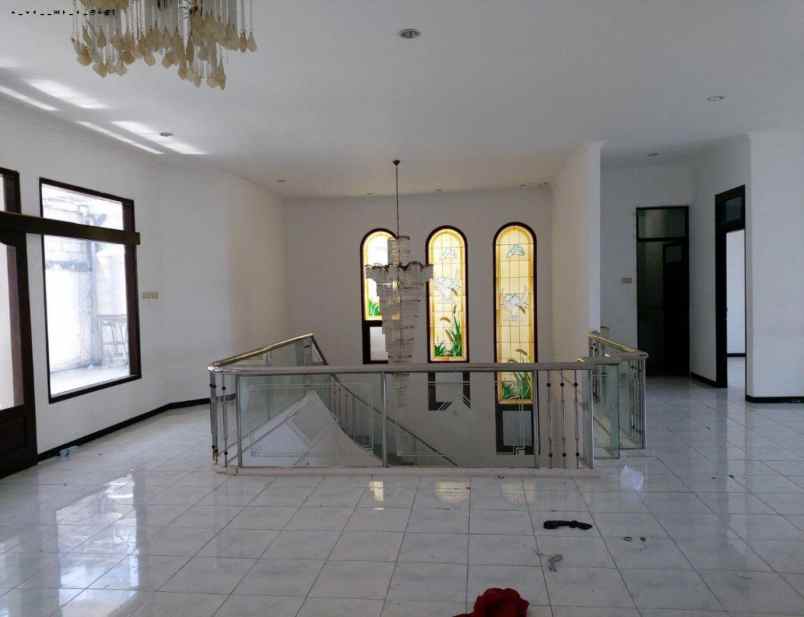 rumah sutorejo utara strategis pln 2200 watt