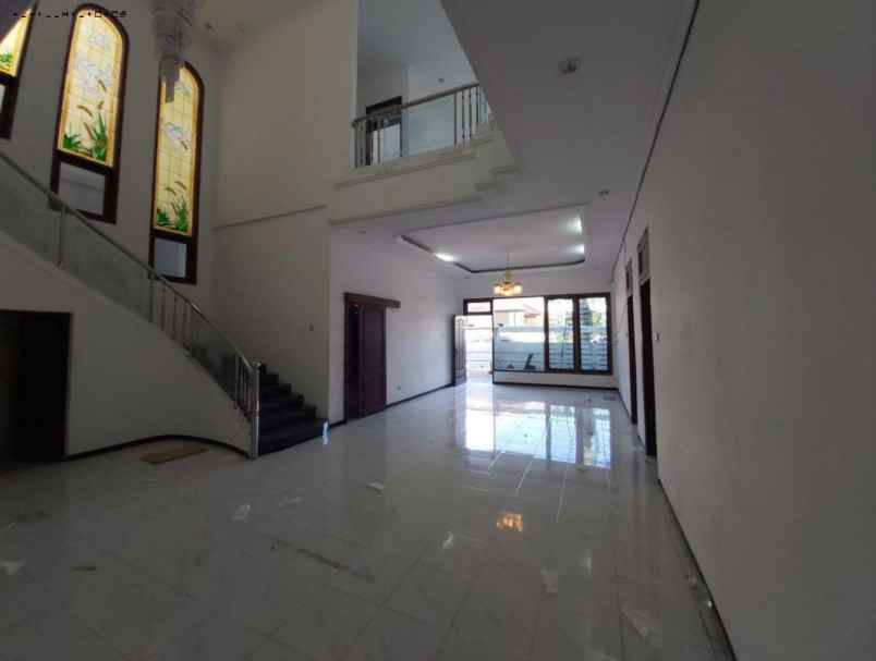 rumah sutorejo utara strategis pln 2200 watt