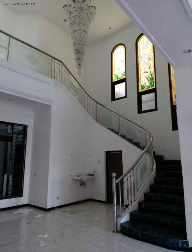 rumah sutorejo utara strategis pln 2200 watt