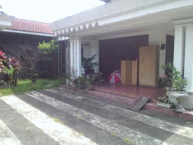 rumah tepi jalan dekat rumah