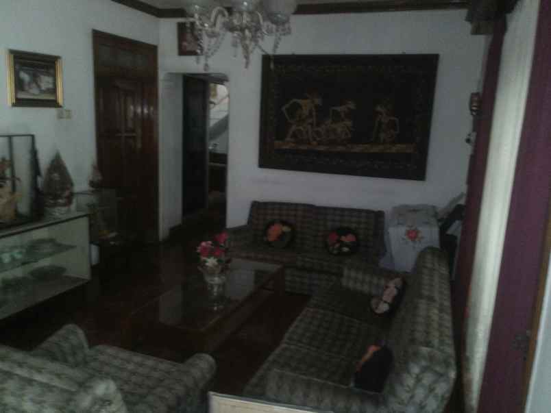 rumah tepi jalan dekat rumah