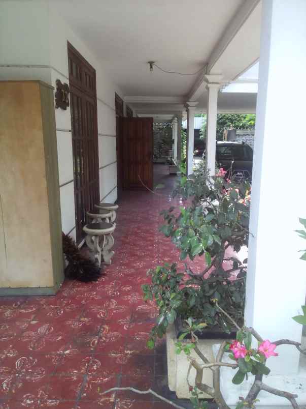 rumah tepi jalan dekat rumah