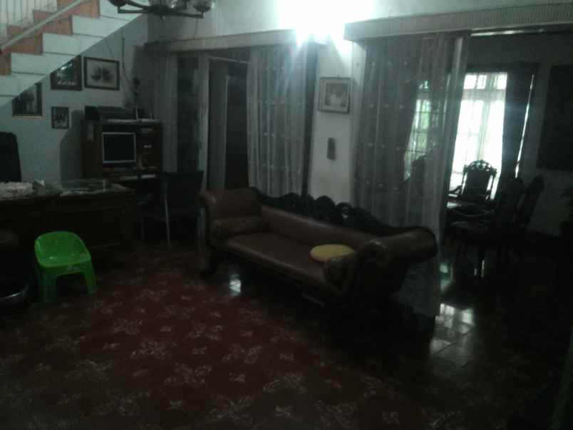 rumah tepi jalan dekat rumah