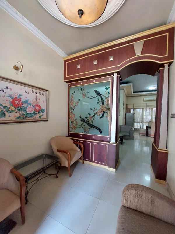 rumah terawat di araya 1 surabaya row jalan 3 mobil