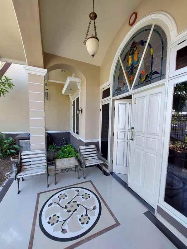 rumah terawat di araya 1 surabaya row jalan 3 mobil