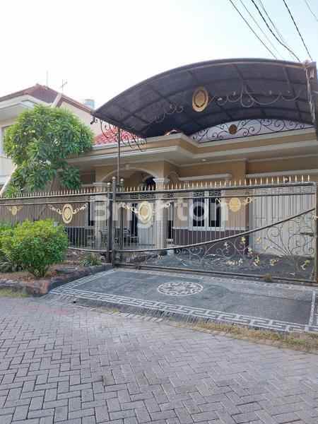 rumah terawat di araya 1 surabaya row jalan 3 mobil