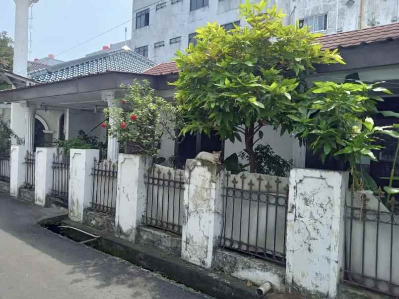 rumah tua jual bu di komplek bpkp jakarta pusat