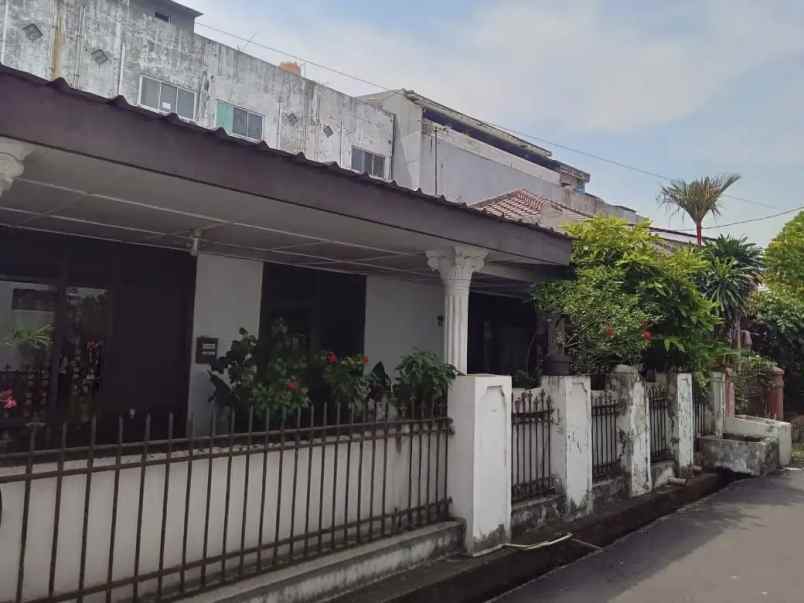 rumah tua jual bu di komplek bpkp jakarta pusat