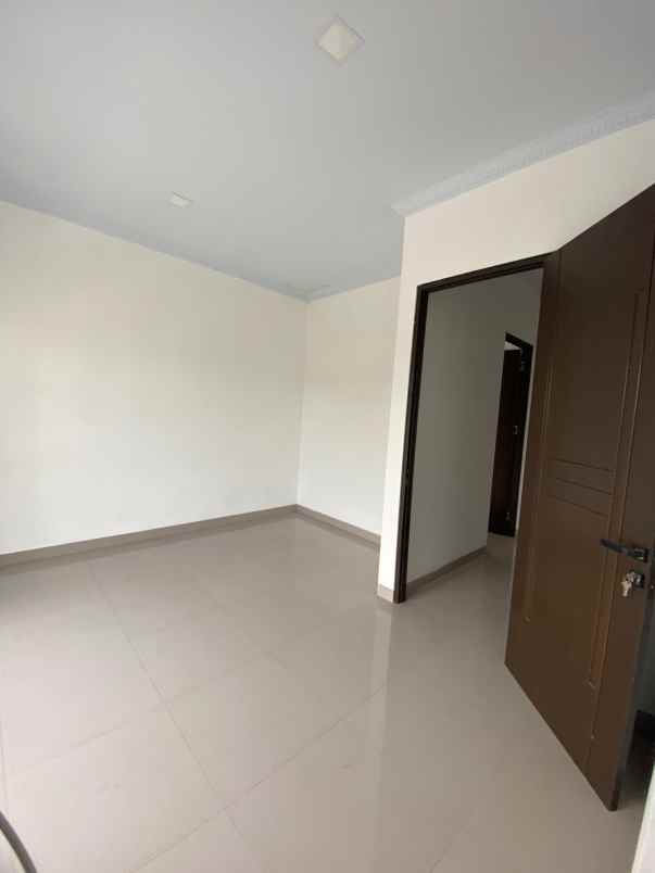 take over 2lt 48jt dekat tol di sawangan neo zalika