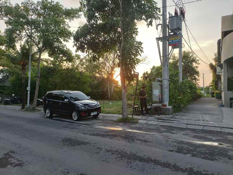 tanah zona pink di jalan utama pantai pererenan bali