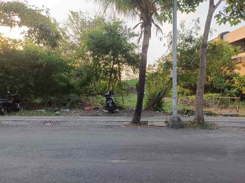 tanah zona pink di jalan utama pantai pererenan bali