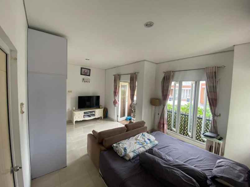 turun harga jual rumah hook raffles hills cibubur