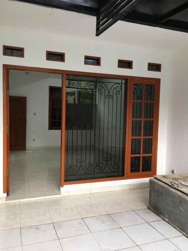 dijual cepat rumah di tytian indah medan satria bekasi
