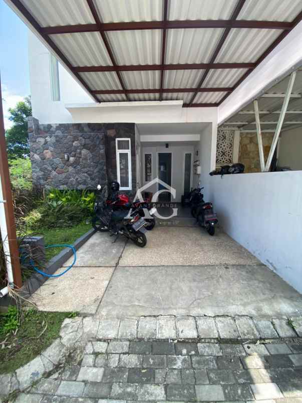 dijual kost jl bunga vinolia malang