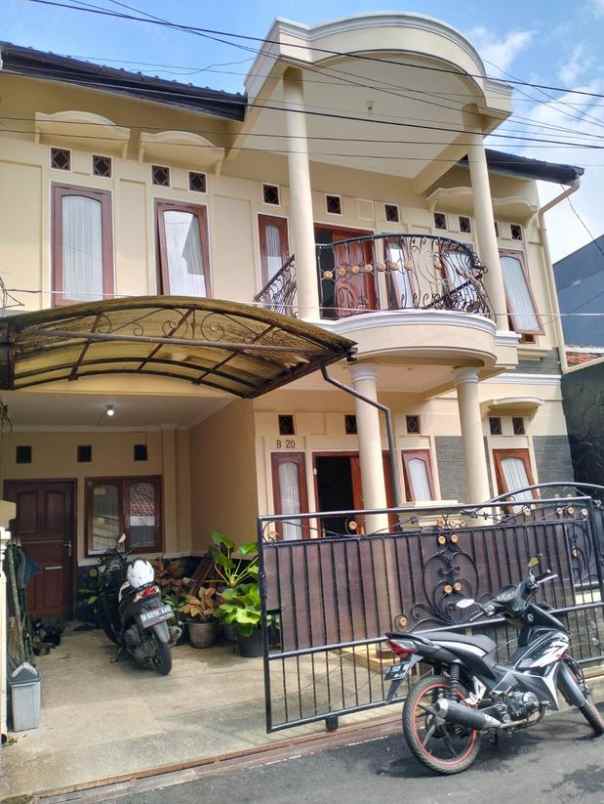 dijual rumah 2 lantai di komplek antapani mas bandung
