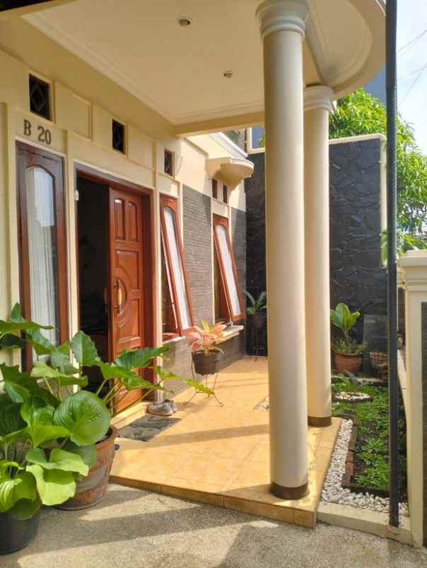 dijual rumah 2 lantai di komplek antapani mas bandung
