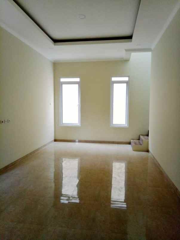 dijual rumah antapani