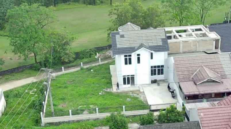 dijual rumah asri di dekat lapangan golf gadut padang