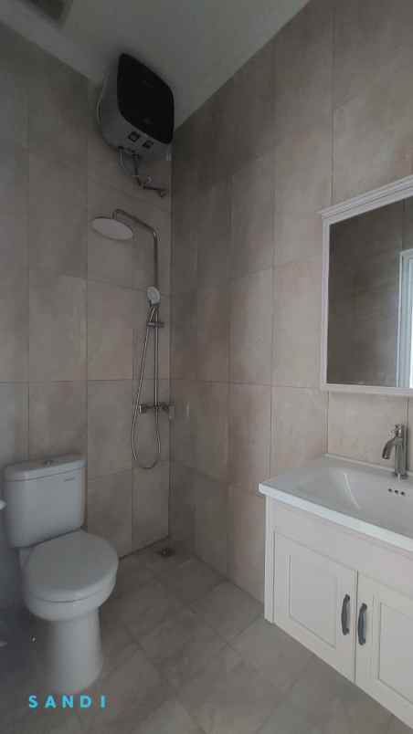 dijual rumah azimah mansion ii