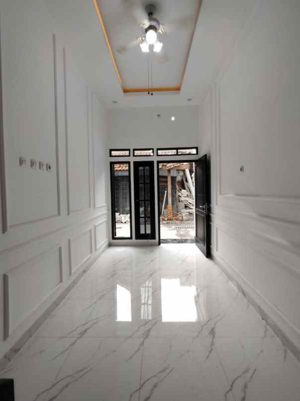 dijual rumah balekambang