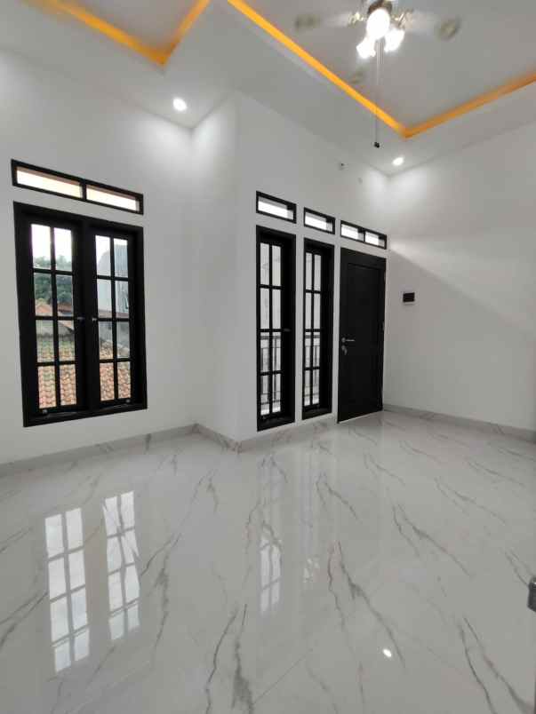 dijual rumah balekambang