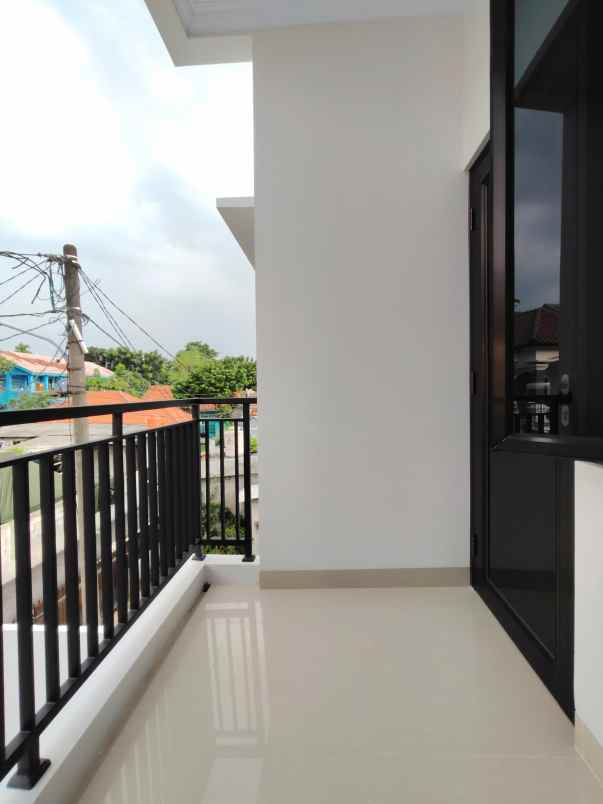 dijual rumah baru siap huni di kalisari jakarta timur