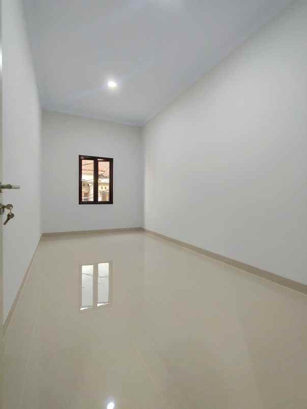 dijual rumah baru siap huni di kalisari jakarta timur