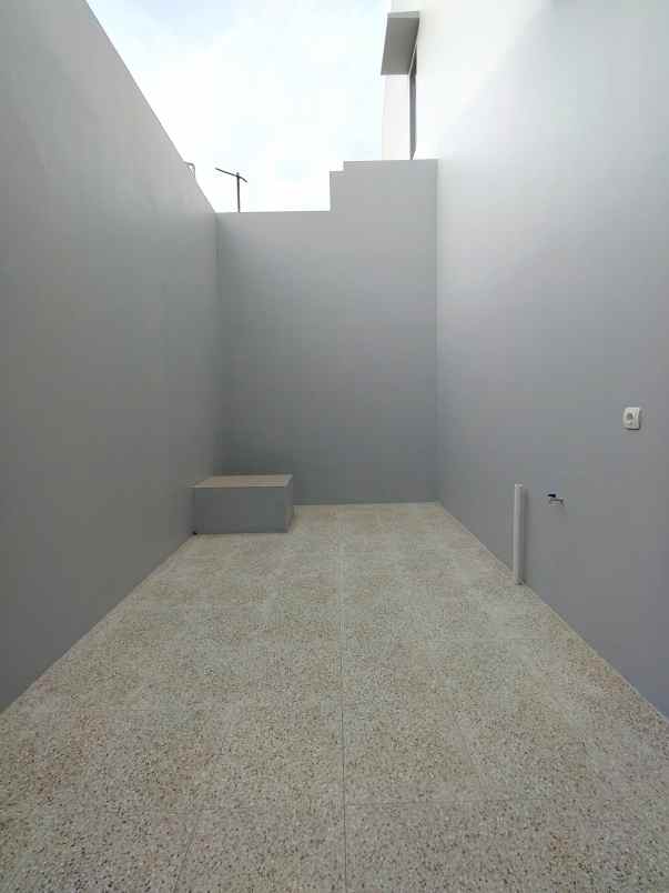 dijual rumah baru siap huni di kalisari jakarta timur