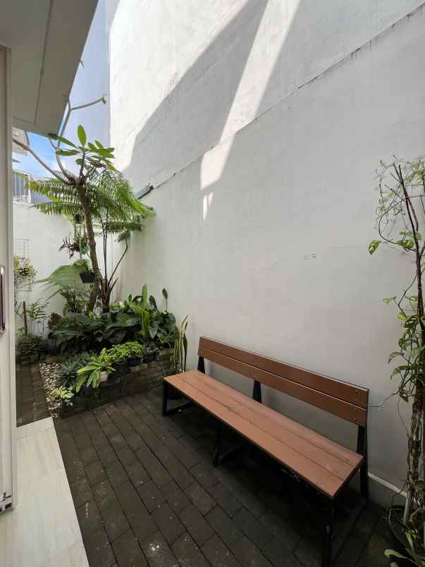 dijual rumah bonus furnish lokasi the oz tidar malang