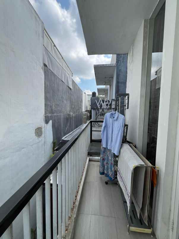 dijual rumah bonus furnish lokasi the oz tidar malang